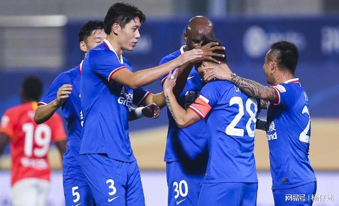 开云-转会期上海申花调整名单以备荷甲,完成体检环节打磨,气氛紧张,更衣室氛围转暖的简单介绍